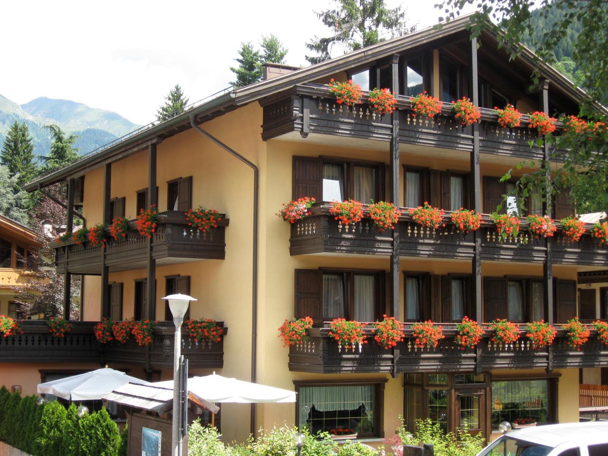 Hotel Binelli بينْسولُ المظهر الخارجي الصورة