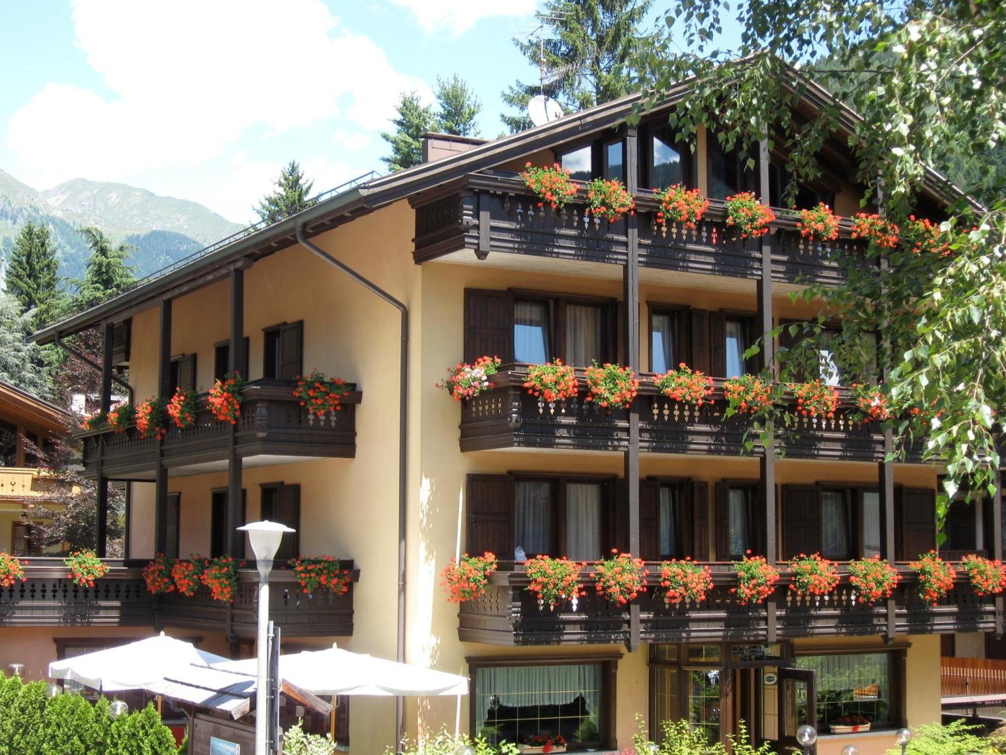 Hotel Binelli بينْسولُ المظهر الخارجي الصورة